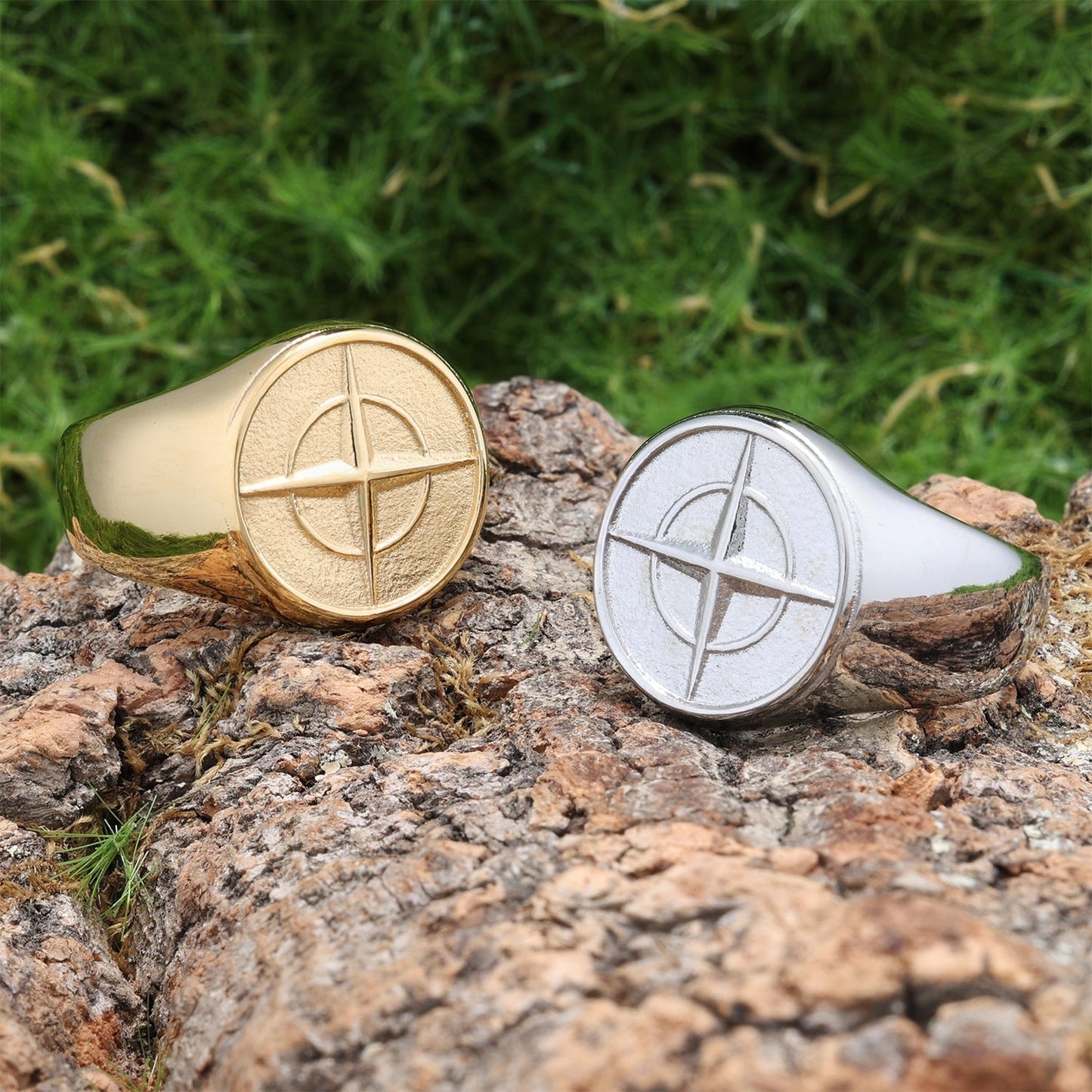 Classic Compass Signet Ring | White Gold